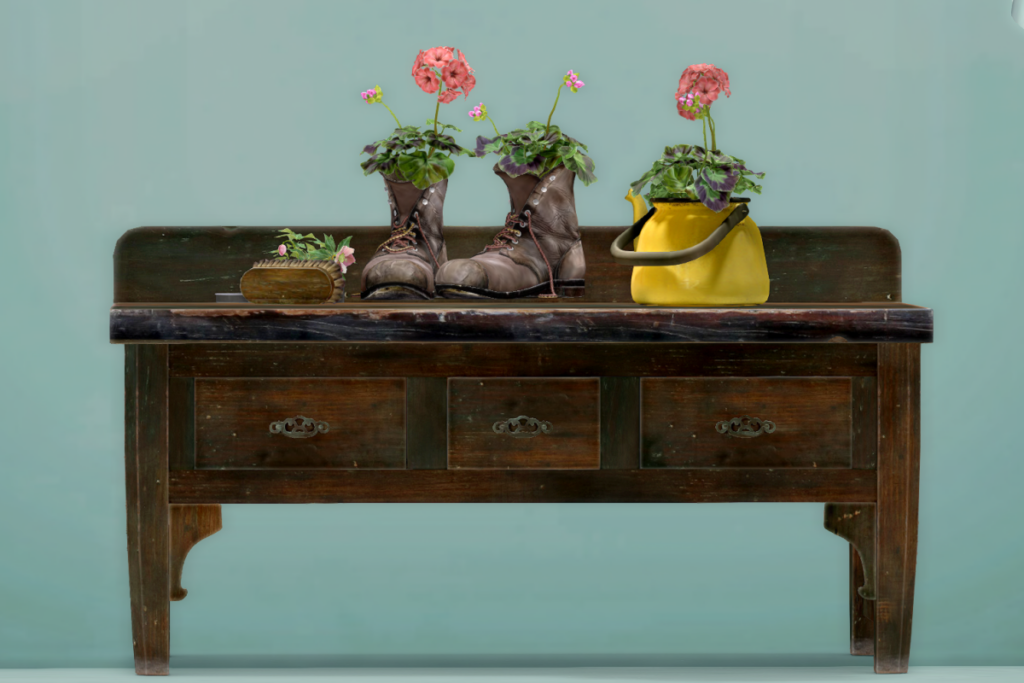 Warkboots Planter, L$250 | Kettle Planter, L$200